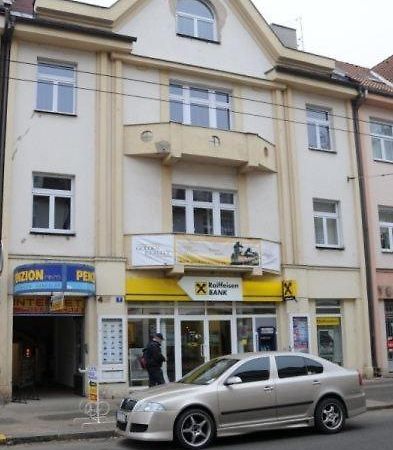 Penzion Pupendo Hradec Kralove Bagian luar foto