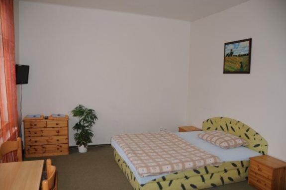 Penzion Pupendo Hradec Kralove Bagian luar foto